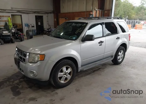 2009 Ford Escape Xlt z USA, uszkodzony, nr VIN 1FMCU03709KA24869